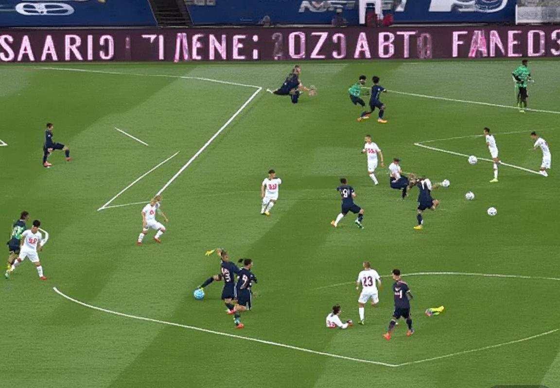 巴黎圣日耳曼 vs 热刺：心理战术与球迷力量的对决解析(图2)